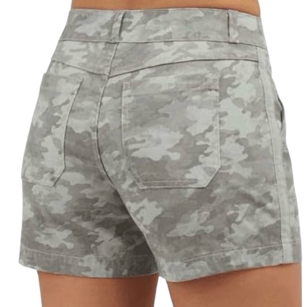 SPANX Women's Light Gray Camo Cargo Shorts